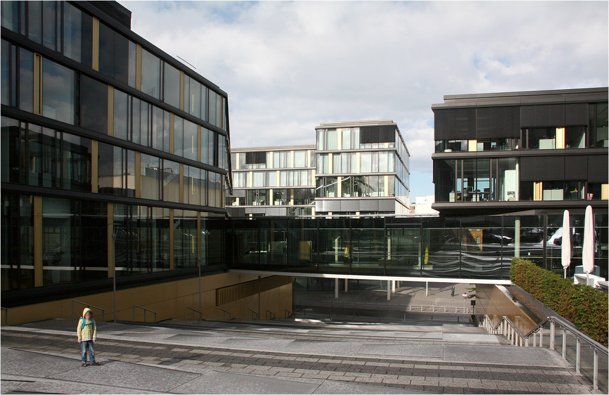 . AachenMünchener Direktionsgebäude in Aachen -

Blick von der Aureliusstraße in den Baukomplex.

Oktober 2014 (Matthias)