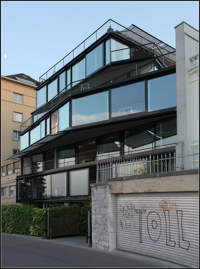 . Architekturbüro von Herzog & de Meuron in Basel -

Jedes Geschoss ist anders im Grundriss und Umriss.

Juni 2013 (Matthias)