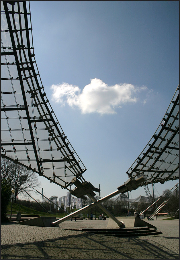 . Bauten für die Olympischen Spiele '72 in München - 

Dachimpressionen.

April 2007 (Matthias)