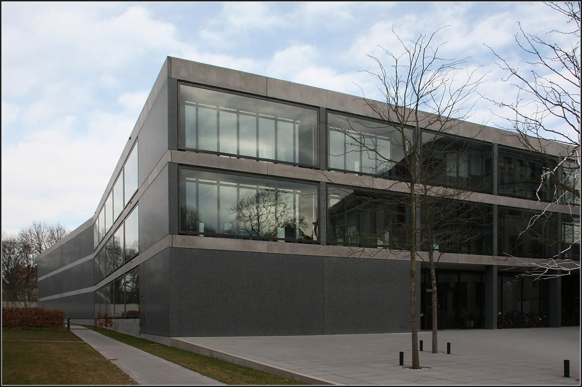 . Büro- und Wohnbebauung in München-Schwabing -

Das Bürogebäude.

März 2015 (Matthias)