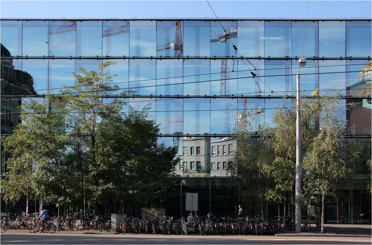 . Bürogebäude Elsässertor in Basel -

Die Nordfassade entlang zur Viaduktstraße.

August 2010 (Matthias)