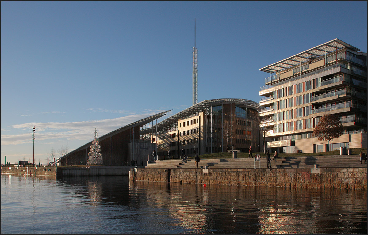 
. Das Astrup Fearnley Museet in Oslo -

Ansicht von Nordosten.

Dezember 2013 (M)
