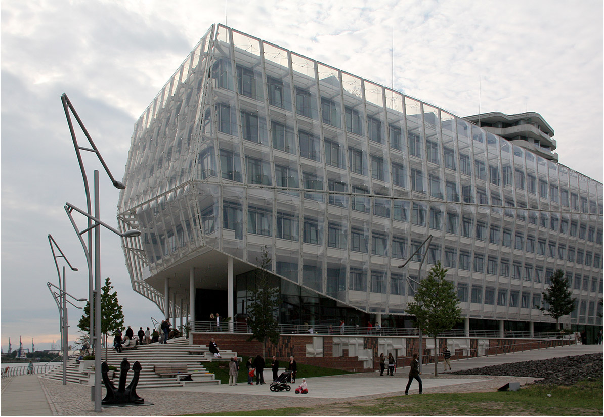 . Das Unilever-Gebäude in der Hamburger Hafencity -

Im Innern des Unilever-Gebäude befindet sich eine großes für die Öffentlichkeit zugängliches Atrium.

August 2011 (Matthias)
