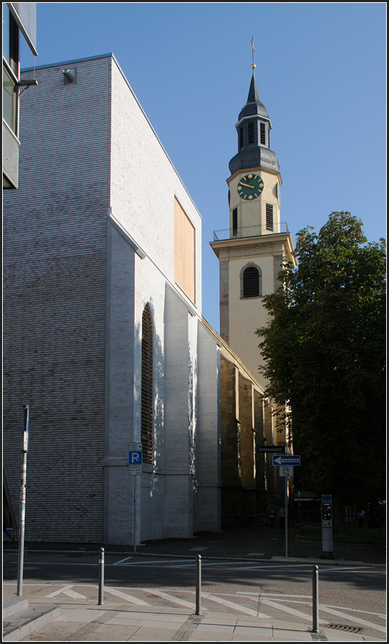. Der neue Hospitalhof in Stuttgart -

Neubau und Kirchenwand und Kirchturm.

August 2014 (Matthias)