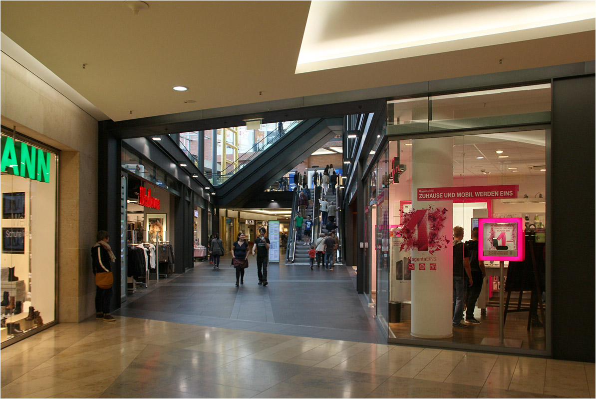 . Die Shopping Mall Forum Duisburg -

Im Untergeschoss.

Oktober 2014 (Matthias)