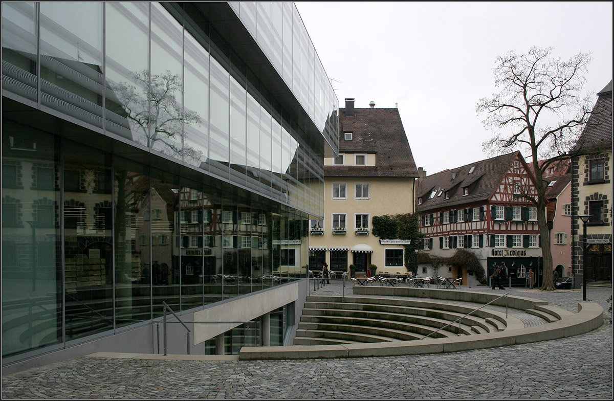. Die Stadtbibliothek in Ulm -

Am Theodor-Pfizer-Platz.

März 2008 (Matthias)
