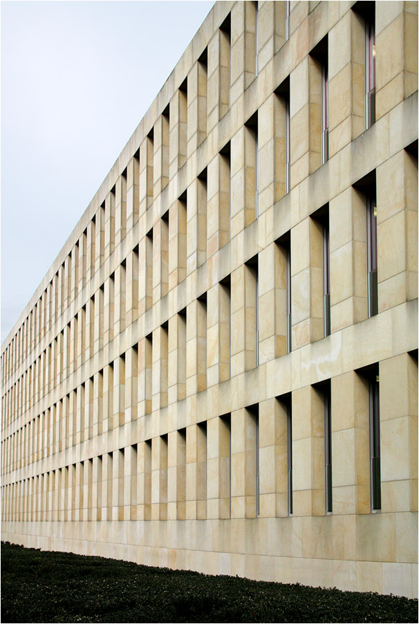 . Diözesanbibliothek und Verwaltungsgebäude in Münster -

Die Rasterfassade.

Oktober 2014 (Matthias)