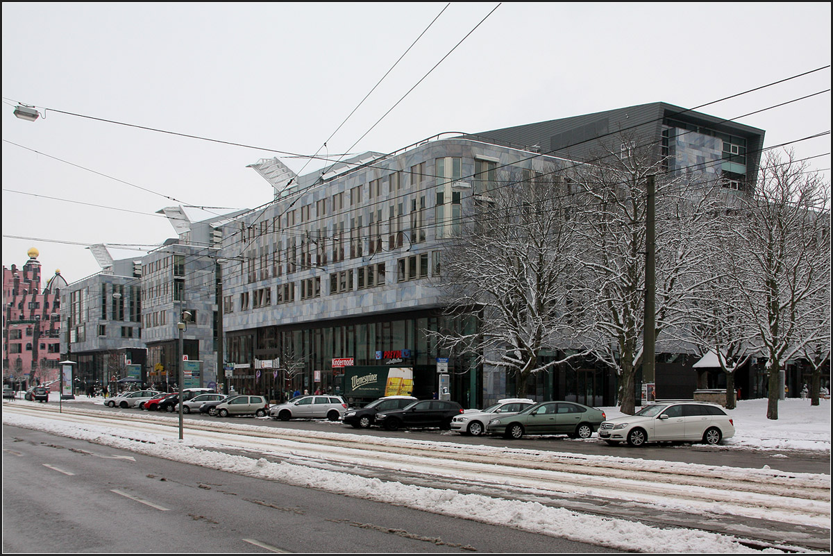 . Dom Quartier in Magdeburg -

2002 wurde die drei Büro- und Geschäftsgebäude des Dom Quartiers in der Innenstadt von Magdeburg fertiggestellt. Plane sind Bolles+Wilson aus Münster.

März 2013 (M)


