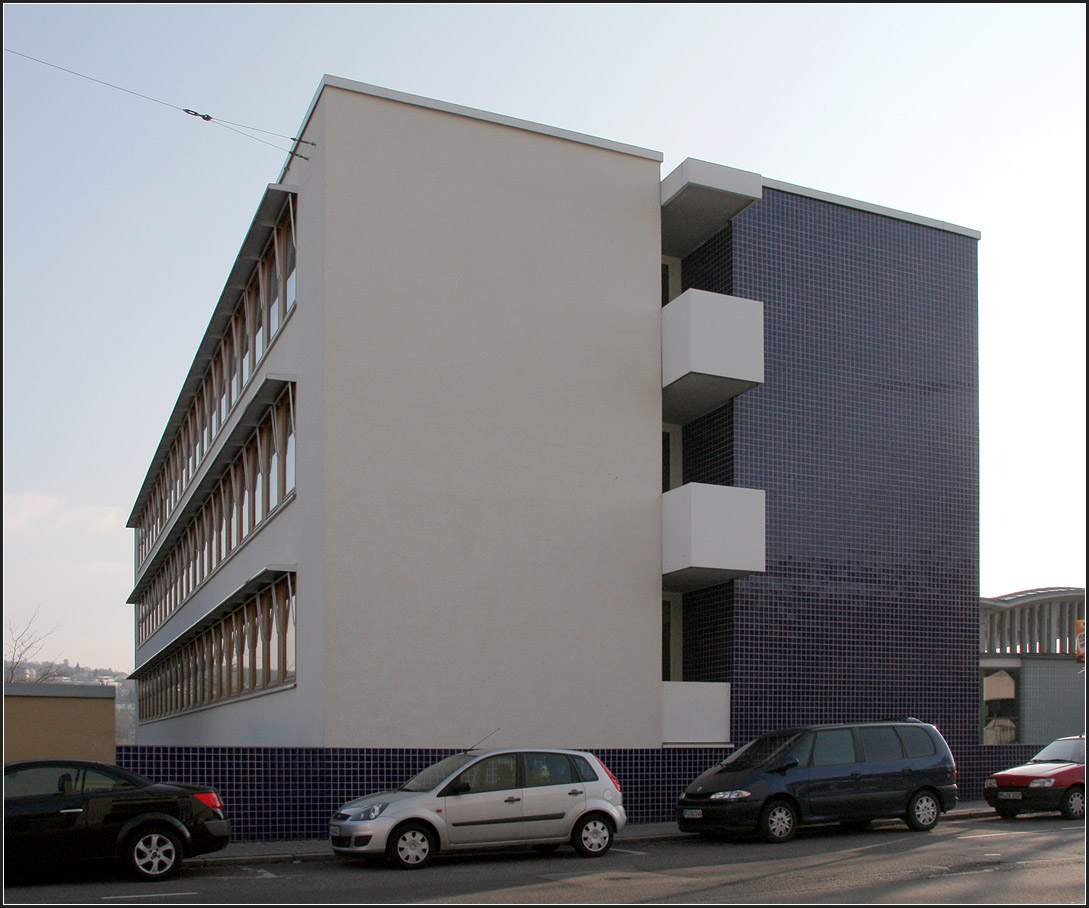 . Erweiterung des Amtsgerichtes in Pforzheim -

Die Ostfassade und ein Teil der Nordfassade sind weiß verputzt.

März 2011 (Matthias)