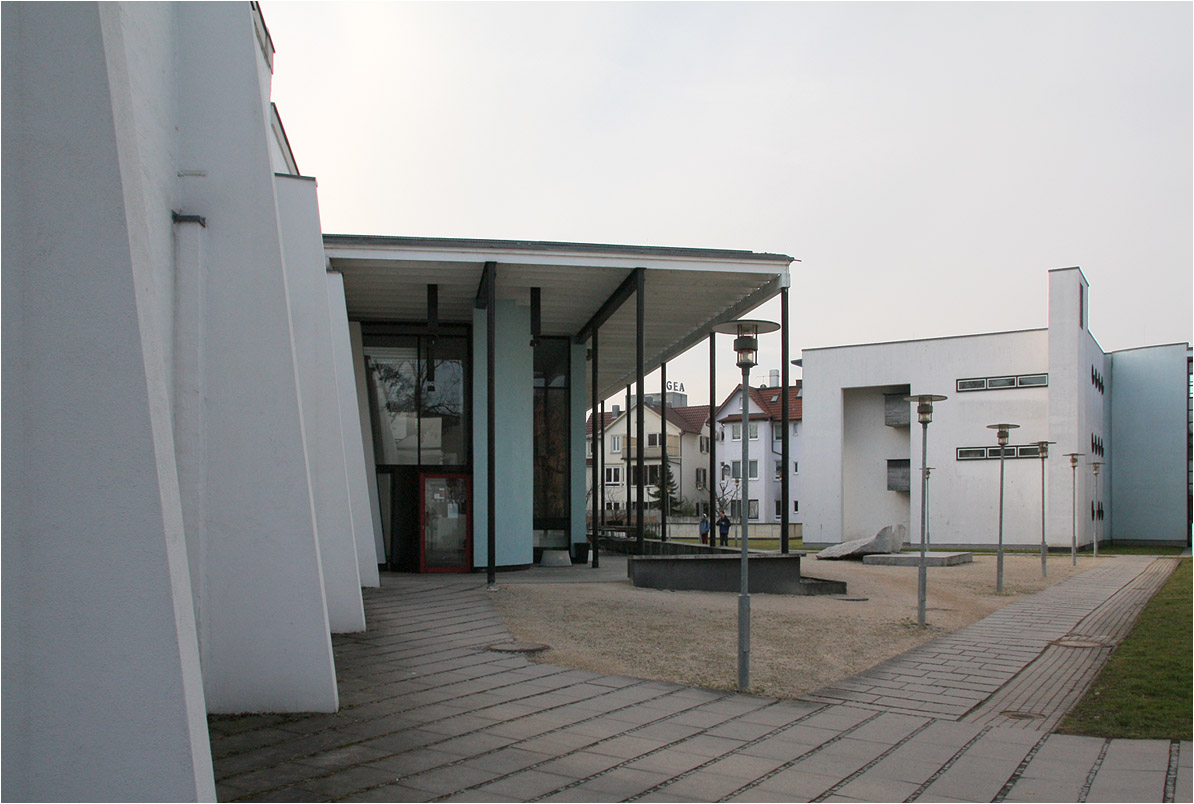 . Finanzamt Reutlingen -

An eine stehen gebliebene Fabrikmauer wurde das Kantinengebäude angebaut.

Februar 2011 (Matthias)