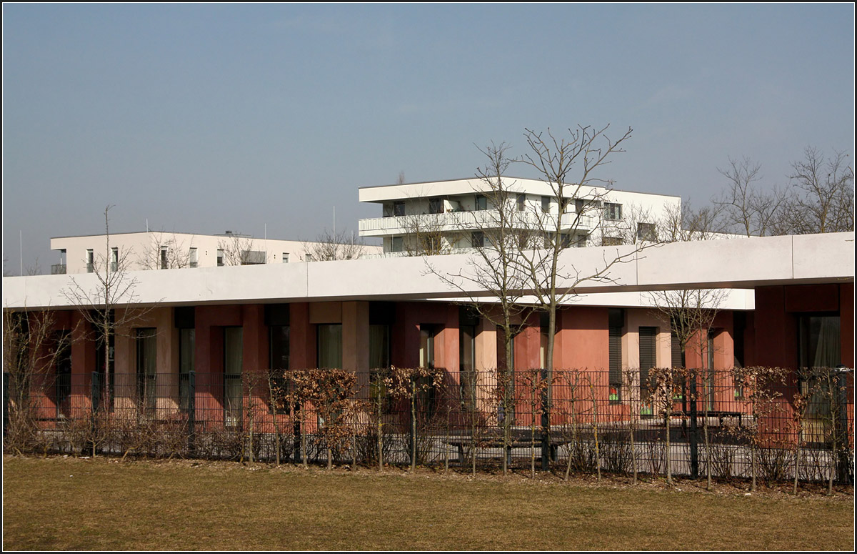 . Grundschule Helsinkistraße in München-Messestadt Riem -

Im Hintergrund ein Wohngebäude von Hild und K.

März 2015 (Matthias)