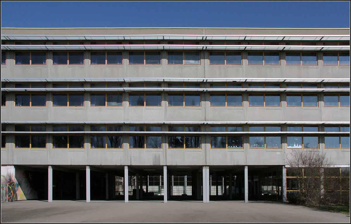 . Gymnasium am Deutenberg, VS-Schwenningen -.

März 2011 (Matthias)