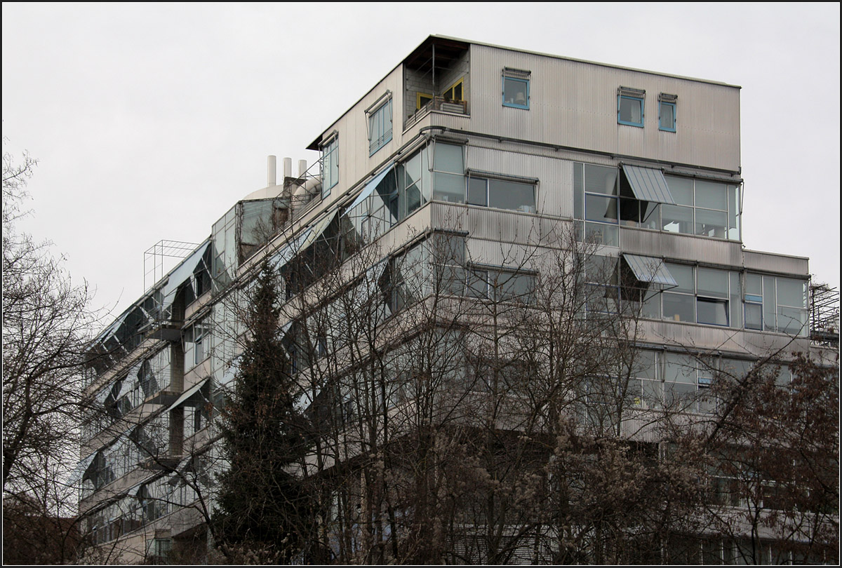 . Herbert-Keller-Haus in Stuttgart-Nord -

Das Gebäude von Südosten her gesehen.

Februar 2010 (Matthias)