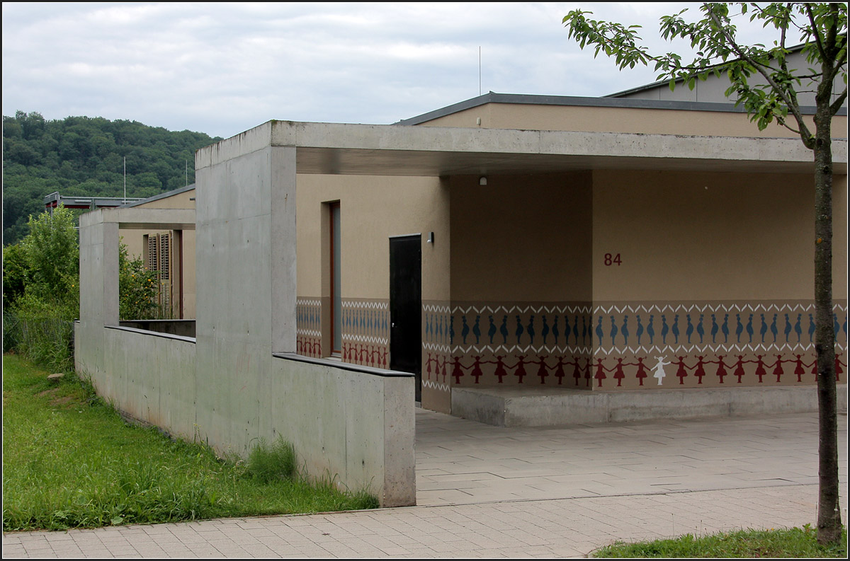 . Kindergarten 'Badener Hof' in Heilbronn -

Der Zugangsbereich mit den Sichtbeton-Bauteilen.

Juni 2010 (Matthias)