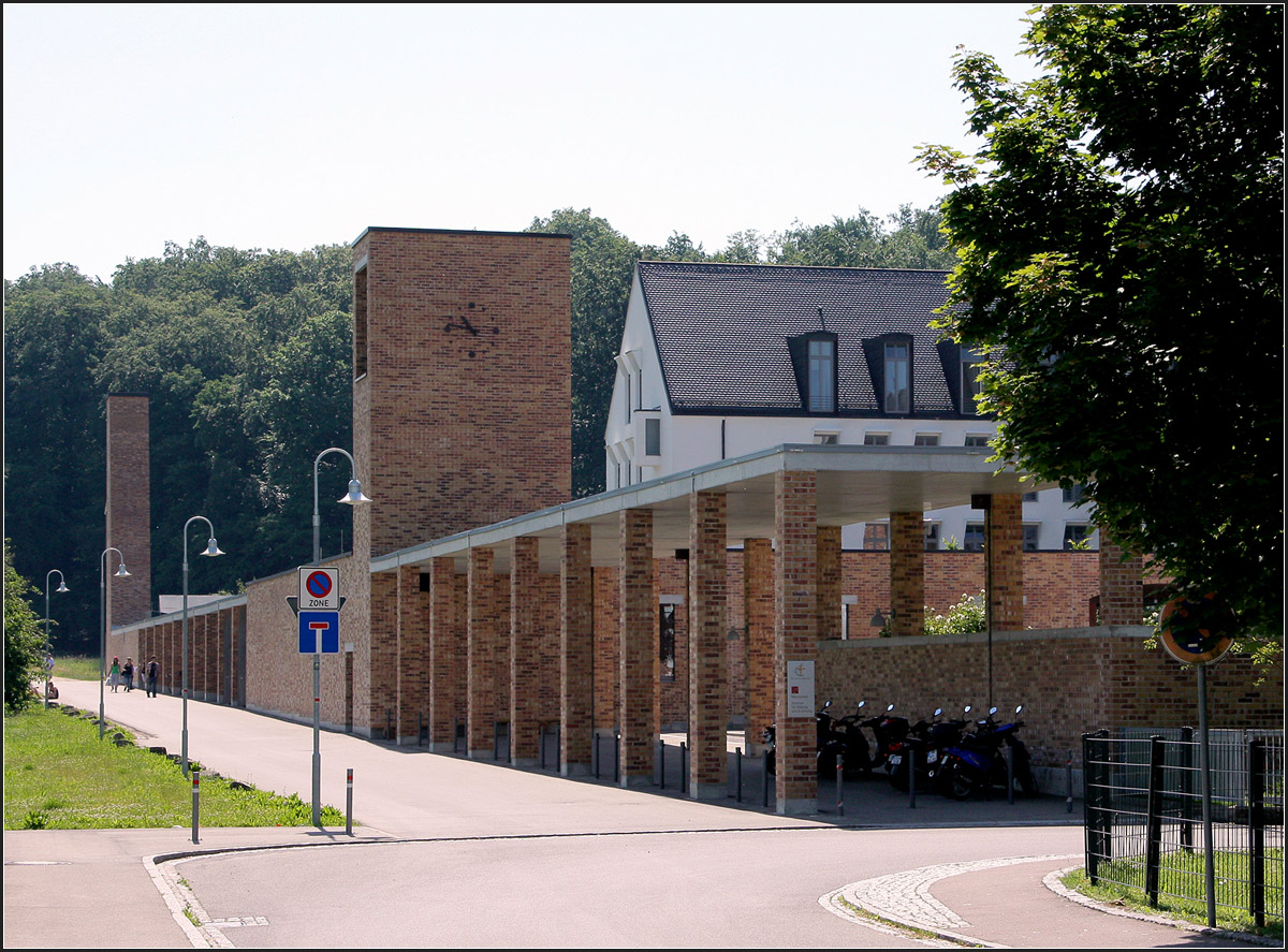 . Marianum Kloster Hegne, Allensbach - 

Ein Blick entlang der nördlichen Mauer.

Juni 2013 (Matthias)