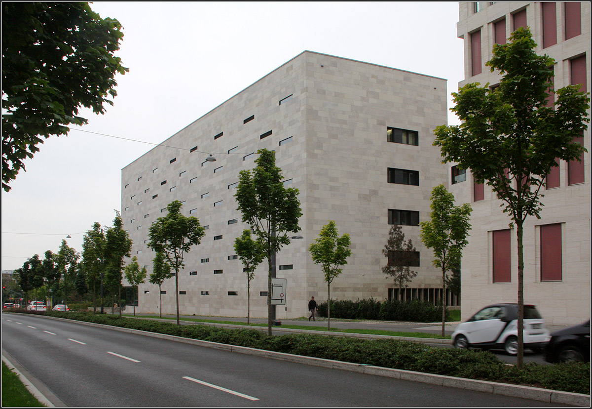 . Max-Planck-Institut für europäische Rechtsgeschichte in Frankfurt am Main -

Blick von Nordosten auf das Gebäude.

September 2014 (Matthias)
