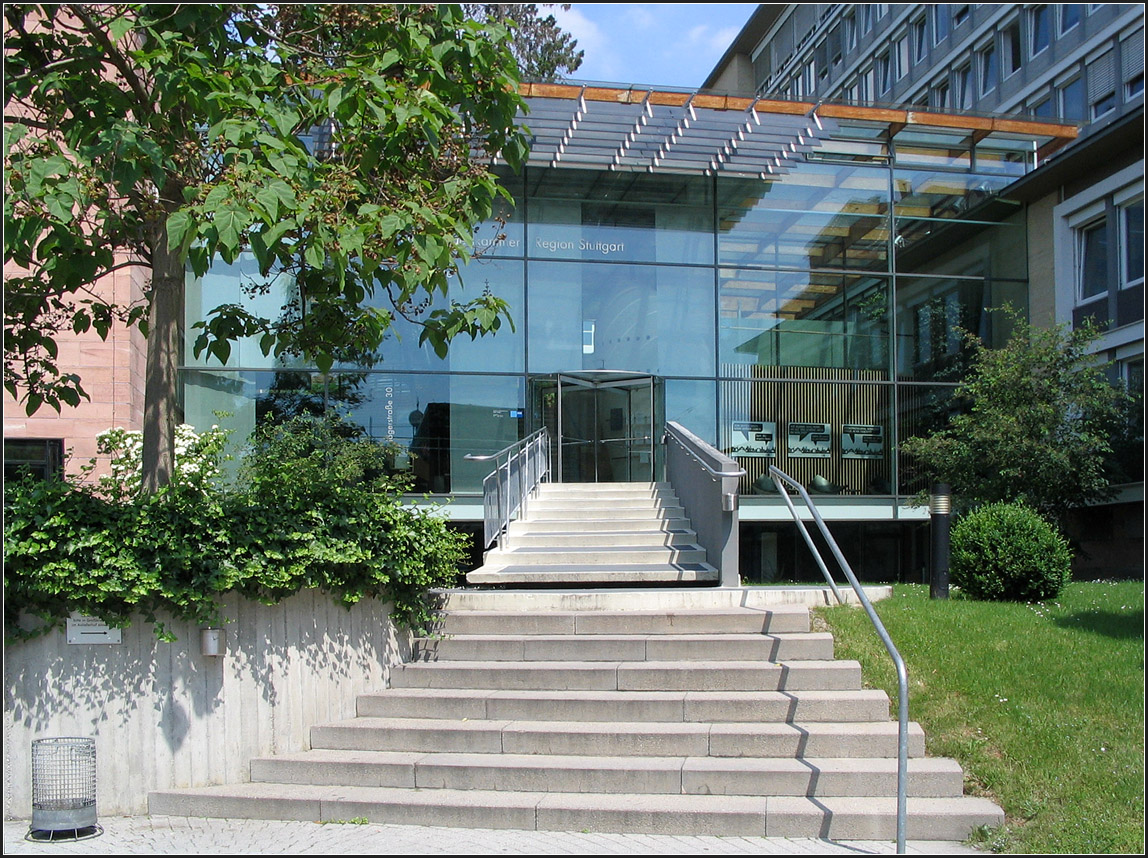 . Neuer Eingang für die IHK in Stuttgart -

Die Treppe zum Eingang.

Juni 2005 (Matthias)