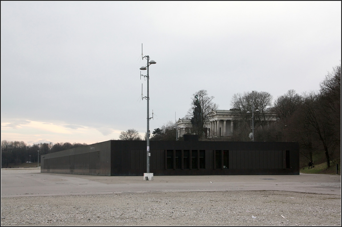 . Servicezentrum auf der Theresienwiese, München -

Ansicht von Norden.

März 2015 (Matthias)