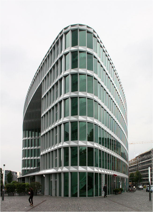 . Westhafen-Haus in Frankfurt am Main -

September 2014 (Matthias)