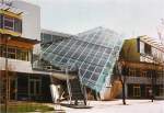. St. Benno Gymnasium in Dresden -

Unter der schrägen Glasfläche befindet sich eine Halle.

1997 (Matthias)