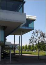 . Verwaltungsgebäude 'entory home' in Ettlingen -

Schlanke Betonstützen tragen die auskragenden Geschosse.

April 2009 (Matthias)