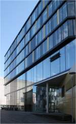 . AachenMünchener Direktionsgebäude in Aachen -

Bei der Fassade wurde viel Glas verbaut.

Oktober 2014 (Matthias)