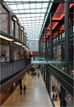 2008-forum-duisburg/424432/-die-shopping-mall-forum-duisburg . Die Shopping Mall Forum Duisburg -

Erste Obergeschoss in der östlichen Passage mit Blick nach Süden.

Oktober 2014 (Matthias)