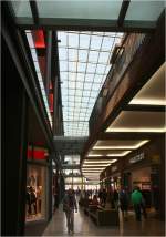 . Die Shopping Mall Forum Duisburg -

Die östliche Passage auf Erdgeschoss-Ebene. Im Hintergrund die Himmelsleiter.

Oktober 2014 (Matthias)