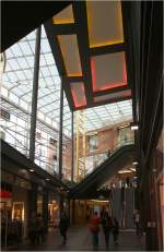 . Die Shopping Mall Forum Duisburg -

Blick vom Untergeschoss zurück zum Eingangsbereich.

Oktober 2014 (Matthias)