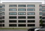 . Ministeriumsneubau in Stuttgart -

Das Gebäude erinnert aufgrund seiner regelmäßigen Fensteranordnung und der klaren Gliederung an die Neue Sachlichkeit in der Architektur der 20iger Jahre.

September 2014 (Matthias)
