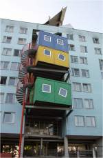 . Studentenwohnhaus 'Europahaus' in Konstanz -

Die Gemeinschaftsräume sind in drei farbigen Containern untergebracht.

September 2014 (Matthias)