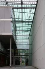 . Max-Planck-Institut für Biophysik in Frankfurt am Main -

Einen weiteren Zugang zur Halle gibt es auf der Ostseite. 

September 2014 (Matthias)