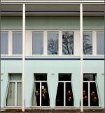 . Schreien-Esch-Schule Friedrichshafen -

Ungewöhnlich und gewöhnungsbedürftig sind die Fensterformen der Erdgeschossfenster. 

März 2011 (Matthias)