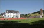 schulen/362774/-marianum-kloster-hegne-allensbach--im . Marianum Kloster Hegne, Allensbach -

Im Osten des Gebäude findet sich eine kleine Schulsportanlage. 

Juni 2013 (Matthias)