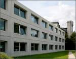 universitaeten-hochschulen/361538/-forschungszentrum-der-uni-stuttgart--nordansicht . Forschungszentrum der Uni Stuttgart -

Nordansicht mit der Reihung der gleichförmigen Fenstern.

August 2014 (Matthias)