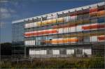. Kinderklinik der Universität Heidelberg - 

Durch bunte Glasscheiben an den Brüstungen der Balkon erhält die Klinik eine farbenfrohen und heiteren Ausdruck.

August 2014 (Matthias)