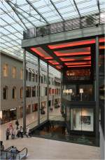 shopping-malls/424439/-die-shopping-mall-forum-duisburg . Die Shopping Mall Forum Duisburg -

Auf der Westseite befinden sich unterschiedlich gestaltete Gebäude.

Oktober 2014 (Matthias)