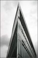 . Das Deichtor Bürohaus in Hamburg -

Dreieckige Grundstück führen gerne zu spitzwinkeligen Bauwerken.

August 2005 (Matthias)