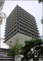. Die Olivetti-Hochhäuser in Frankfurt am Main -

Das besondere Merkmal ist, das erst ab einer gewissen Höhe die Bürogeschosse auskragen.

September 2014 (Matthias)