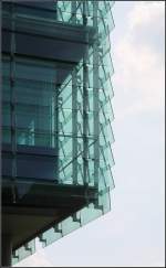 . Bürogebäude der LVA in Augsburg -

Detailansicht der Glaslamellen.

September 2014 (Matthias)