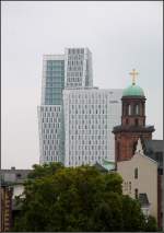 . Brohochhaus 'Nextower' und Hotelhochhaus 'Jumeirah' in Frankfurt am Main -

Blick von jensteits des Main auf die beiden Hochhuser, vorne rechts das Hotel.

September 2014 (Matthias)