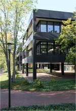 . Bundeskanzleramt Bonn -

Der architektonisch schlichte Bau hat doch auch seine Reize.

Oktober 2014 (Matthias)