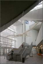 museen/371094/-das-ozeaneum-in-stralsund--in . Das Ozeaneum in Stralsund -

In der Halle führt zunächst eine Treppe ins erste Obergeschoss.

August 2011 (Matthias)