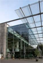 . Umbau und Anbau, Ruhrfestspielhaus in Recklinghausen -

Ein neuer Glaskubus dient als Eingangsfoyer.

Oktober 2014 (Matthias)
