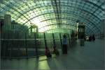 bahnhoefe/364120/-fernbahnhof-flughafen-frankfurt--damals-konnte . Fernbahnhof Flughafen Frankfurt -

Damals konnte noch die Abendsonne unter der Glaskuppel erlebt werden.

Februar 2005 (Jonas)