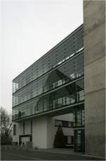 . Wohnhaus an der Adlerbastei in Ulm -

Verglaste Gänge verbinden zudem die beiden Hausteile.

März 2008 (Matthias)