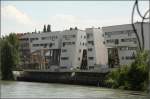. Wohnbau Spittelau in Wien von Zaha Hadid -

Diese eigenwillige Wohnanlage aus dem Jahr 2005 steht direkt am Donaukanal in Wien-Spittelau.

Juni 2015 (Matthias)