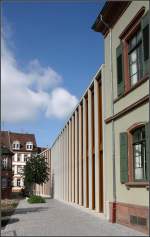 . Theater und Philharmonisches Orchester in Heidelberg -

Entlang der Südfassade wurde eine neue Fußgängerverbindung von der Theaterstraße zur Friedrichstraße geschaffen. Auch der Altbau rechts gehört zum Theater.

August 2014 (Matthias)