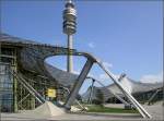 . Bauten für die Olympischen Spiele '72 in München - 

Links die Olympiahalle, rechts die Schwimmhalle und hinten der Olympiaturm, der schon vorher dort stand.

April 2007 (Matthias)
