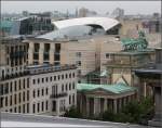 . DZ-Bank Berlin -

Blick vom Reichstg zum Pariser Platz mit der DZ-Bank von Frank Gehry. Auffällig die Dachlandschaft mit dem großen Glasdach. Links das Brandenburger Tor.

August 2010 (Matthias)